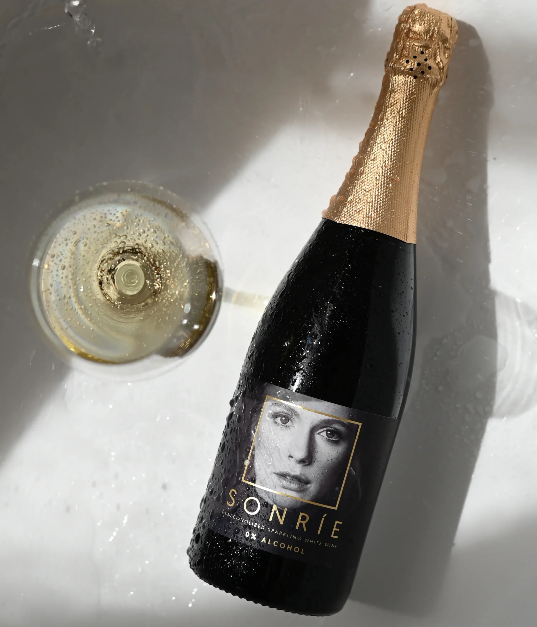 ALCOHOL-FREE GIFT: BEST-SELLING SPARKLING WINE – Sonríe Espumoso - Image 2